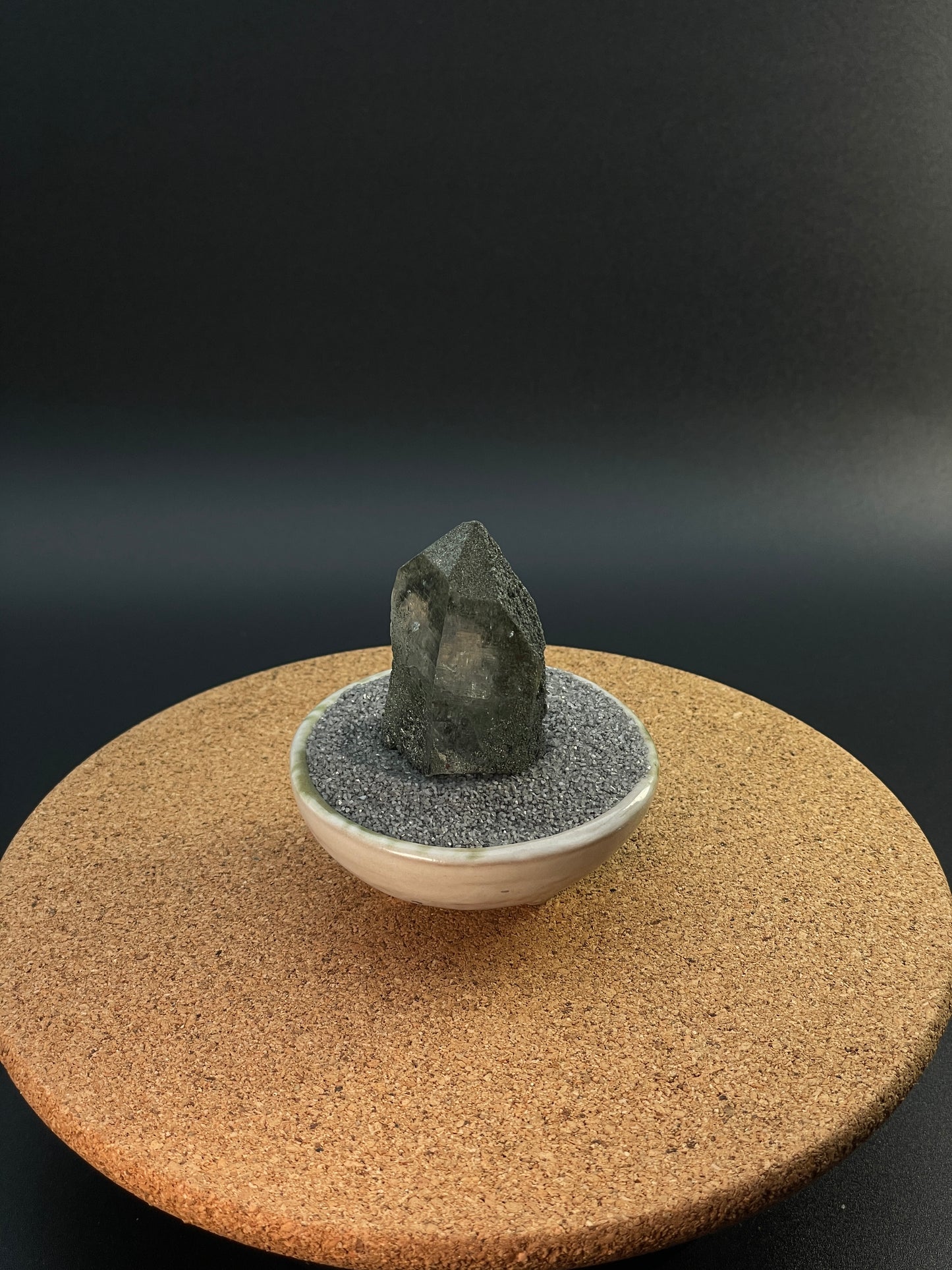 綠泥石綠幽靈水晶共生 Chlorite-included Green Phantom Quartz