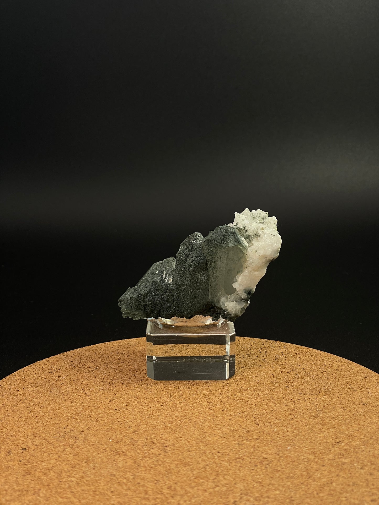綠泥石綠幽靈水晶共生 2件組 (Deep Forest Chlorite & Quartz Mountain Twin Set)